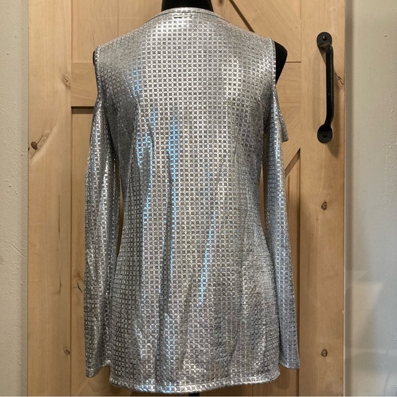 NWT Michael Kors Silver Metallic Silver Long Sleeve Cold Shoulder Pullover Top M - Picture 6 of 13